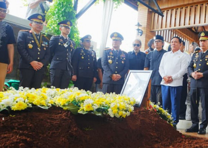 Hadiri Pemakaman Meriyati Hoegeng, Kapolri: Pesan Eyang jadi Inspirasi dan Semangat Polri