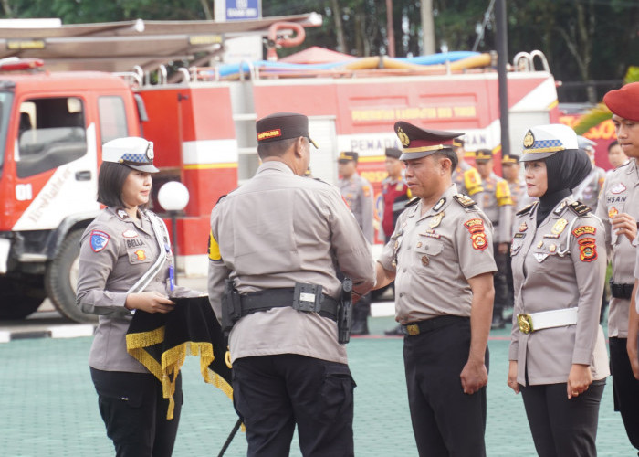 Selamat, 11 Perwira dan 42 Bintara Polres OKU Timur  Naik Pangkat, Wajib Mandi Kembang