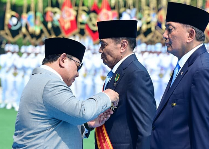 Prabowo Anugerahi Bintang Mahaputera untuk 7 Tokoh TNI pada HUT ke-81 TNI