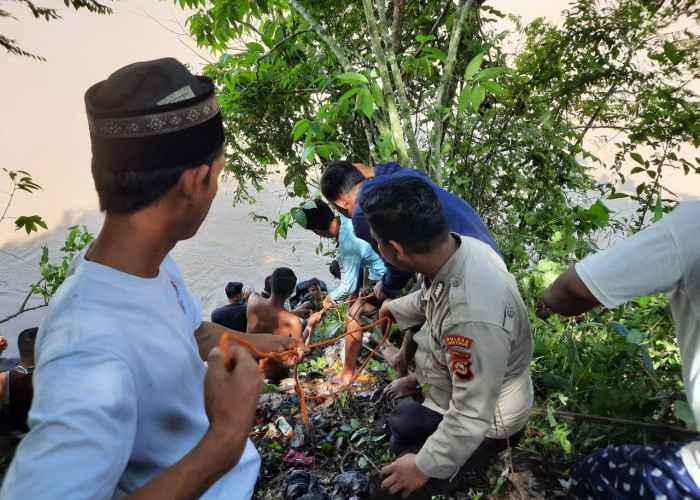 Evakuasi Mobil Nyemplung ke Sungai Komering Sulit, Faktor Arus Deras Jadi Kendala    