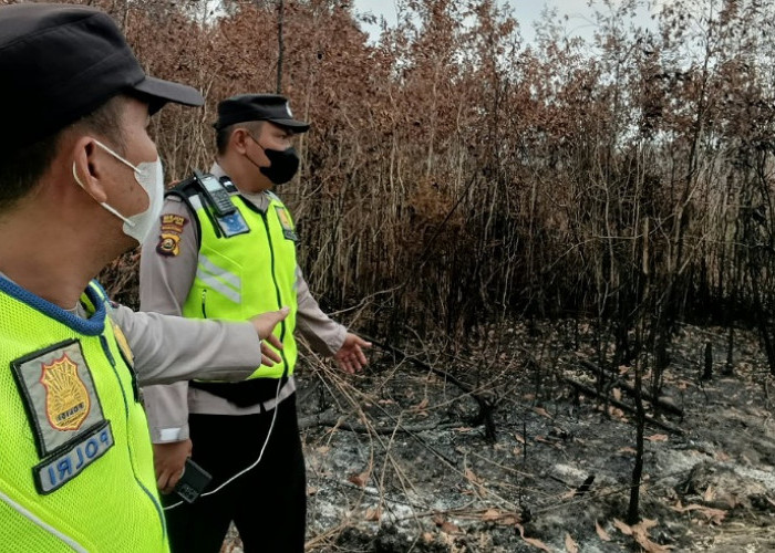 Berjibaku Tembus Lokasi, Polsek Cempaka Temukan 1 Hektare Lahan Gambut PT GNS Terbakar