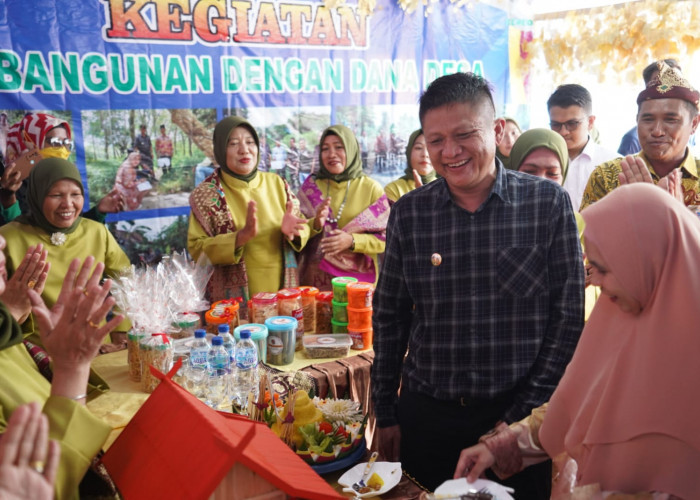 Bupati Enos Buka Bazar UMKM Di Zona 4