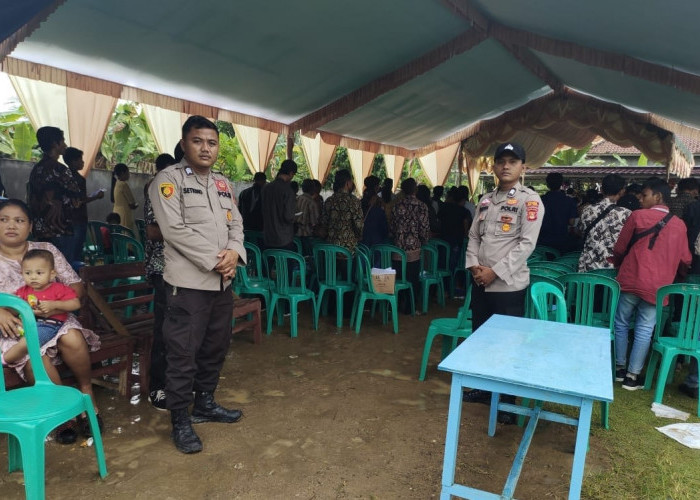 Jelang Perayaan Natal Polisi Amankan Gereja 