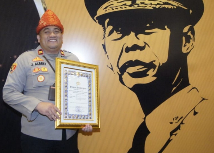 Polisi Inovatif, IPTU Jhoni Albert Raih Penganugerahan Hoegeng Awards 2023, Bersaing 10.000 Anggota Terbaik