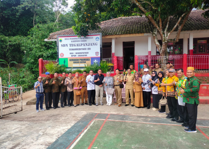 Bupati Melalui PGRI dan Disdikbud Kirim Bantuan Gempa Cianjur Tahap 2