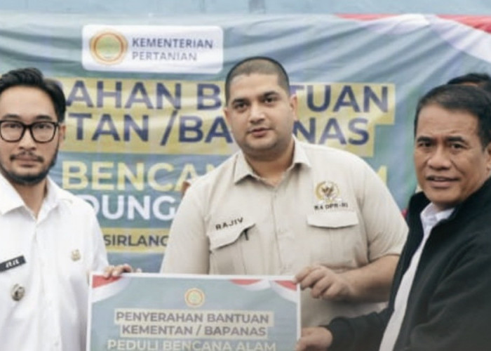 Mentan Amran Cek dan Berikan Bantuan Korban Bencana di Cisarua