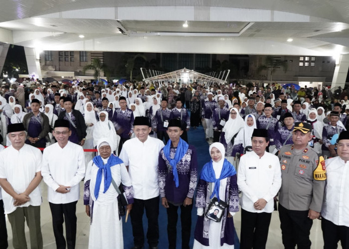 Bupati OKU Timur Berangkatkan 187 JCH Asal OKU Timur Kloter 5, Total Ada 919 JCH OKU Timur Tahun 2025