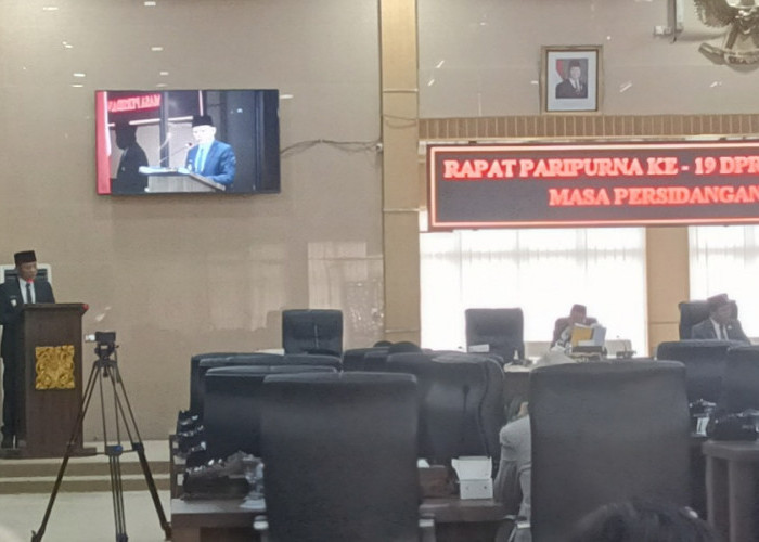Buka Paripurna Ke-19 DPRD OKU Timur, Bupati Lanosin Paparkan KUA-PPAS 2027 dan Perubahan 2026