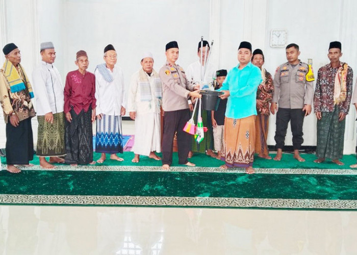 Polsek Semendawai Suku III Gelar Jumat Keliling di Desa Cahya Negeri, Imbau Karhutla dan Kamtibmas