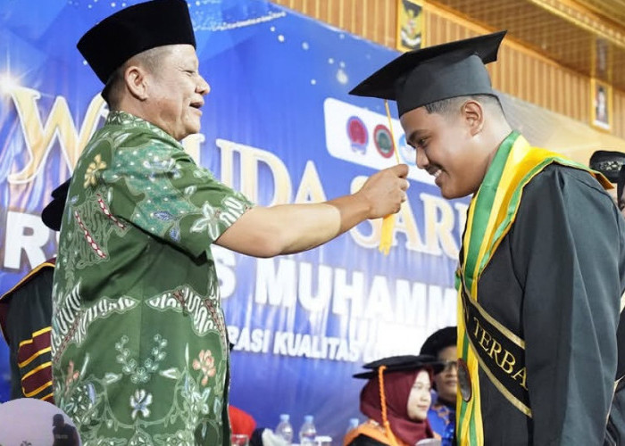 Bupati Lanosin di Wisuda Ke-1 UM OKU Timur: Lulusan Harus Jadi Motor Kemajuan Daerah