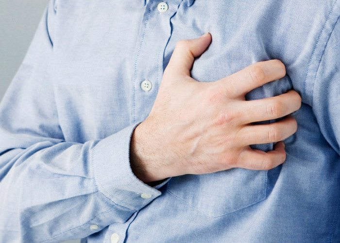 Ada Rasa Nyeri di Dada Apa Ada Kaitanya Penyakit Jantung?