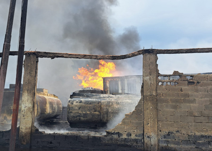 Gudang Penimbunan BBM di Kertapati Terbakar, Penyebab Kebakaran Masih Lidik 