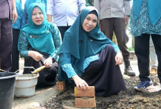 Banyak Antrean Bedah Rumah, Ketua PKK OKU Timur Ajak Warga Hidupkan Lagi Budaya Gotong Royong