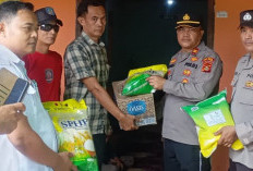 Kapolsek Madang Suku II OKU Timur Serahkan Tali Asih kepada Keluarga Korban Tenggelam di Sungai Komering