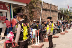 Antisipasi Kelangkaan BBM, Polsek Belitang I Cek Ketersediaan dan Antrean di SPBU Mojosari