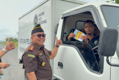 Kejari OKUT Gelar Upacara Peringatan HARKORDIA, Kajari Bagikan Stiker, Hadiah Trofi Hingga Piagam 