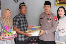 Jenguk Anggota Sakit di Martapura, Kapolres OKU Timur Salat Jumat Berjamaah Bersama Warga