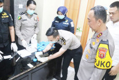 Pastikan Anggota Bersih Narkoba, Kapolda Pimpin Langsung Tes Urine Dadakan