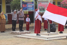 Program Polri Go to School, Kapolres OKU Timur Jadi Pembina Upacara di SDN 01 Kotabaru