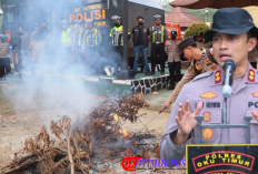 Tingkatkan Kesiapsiagaan Karhutla, Polres OKU Timur Simulasi Pemadaman Lahan Gambut Pakai Cairan X-Fire