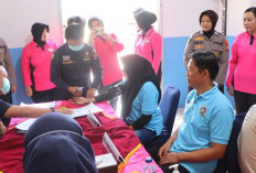 Bhayangkari OKU Timur Gelar Cek Kesehatan dan Bagi Masker di SPPG Bunga Mayang