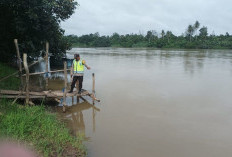 Debit Air Sungai Komering Terpantau Normal, Polsek Madang Suku I Tetap Siaga