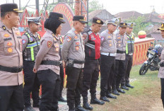 Amankan Jam Sibuk Pagi, Wakapolres OKU Timur Pimpin Apel Strong Point di Simpang Tugu Tanjung Kemala