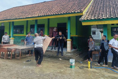 Percepat Pemulihan Pasca Banjir, Personel Gabungan Polres OKU Timur Gelar Kegiatan Bakti Sosial