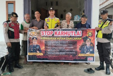 Cegah Karhutla, Personel Polsek Belitang I Blusukan ke Desa-Desa Sebar Maklumat Kapolda Sumsel