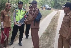 Antisipasi Karhutla, Bhabinkamtibmas Polsek Belitang III Pasang Spanduk Larangan Membakar Lahan