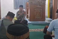 Wakapolres OKU Timur Kompol Hendri Pimpin Salat Subuh Keliling dan Dialog Kamtibmas di Kotabaru Barat