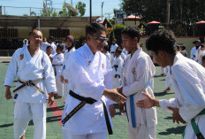 Kapolres OKU Timur AKBP Adik Pimpin Kenaikan Tingkat Khusin Ryu M Karate-Do Indonesia