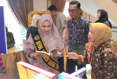 Bunda Literasi OKU Timur dr. Sheila Noberta Dorong Pojok Baca Desa Jadi Perpustakaan