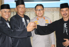 Kapolres OKU Timur Deklarasikan Sabuk Kamtibmas Bersama 16 Perguruan Silat