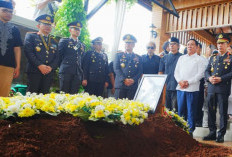 Hadiri Pemakaman Meriyati Hoegeng, Kapolri: Pesan Eyang jadi Inspirasi dan Semangat Polri