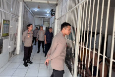 Pastikan Pengawasan Sesuai SOP, Kapolres OKU Timur Cek Kondisi Rutan dan Tahanan