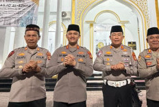 Gelorakan Pendekatan Religius, Kapolres OKU Timur AKBP Lalu Hedwin Salat Subuh Keliling Bersama Warga Cidawang